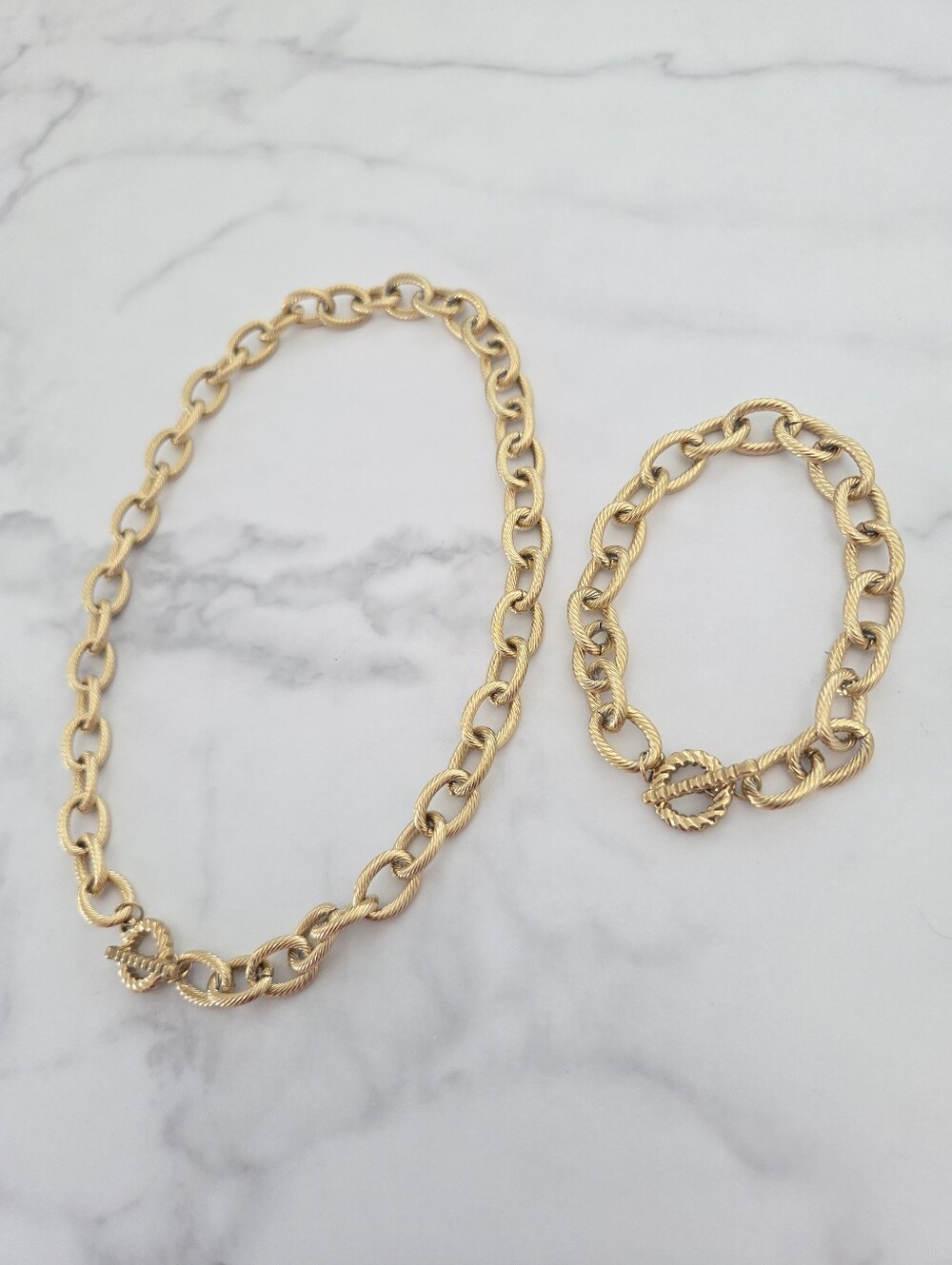Chunky Gold Chain Toggle Necklace & Bracelet Set Twisted Oval Links - Picture 3 of 15